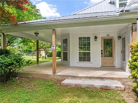 Exterior - 324 N Cherry St, Harrison, AR 72601 photo 2 of 7