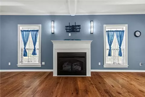 Living - 324 N Cherry St, Harrison, AR 72601 photo 2 of 4