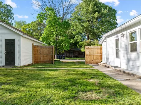Exterior - 324 N Cherry St, Harrison, AR 72601 photo 4 of 7