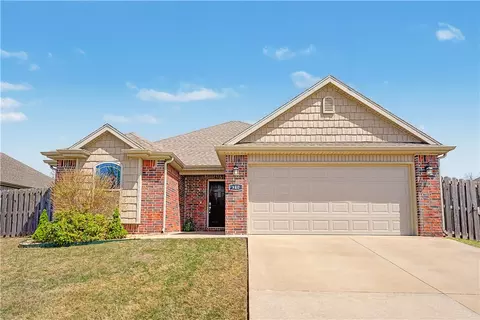 940 Silverthorn Dr, Centerton, AR 72719