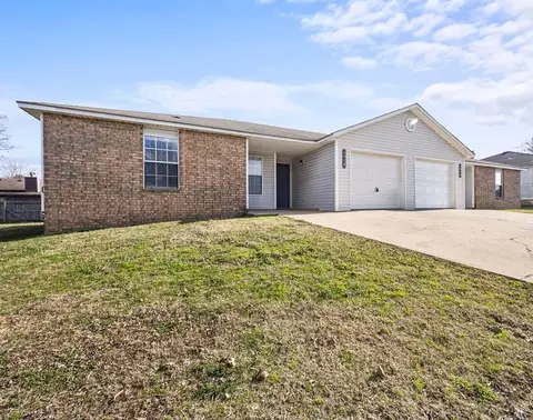 1372 N 1374 N Chickadee Ave, Fayetteville, AR 72704