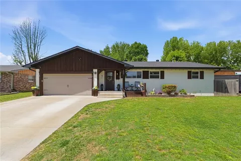 1300 Dyer St, Springdale, AR 72762