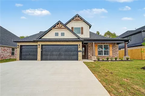 1310 Josephine Dr, Centerton, AR 72719