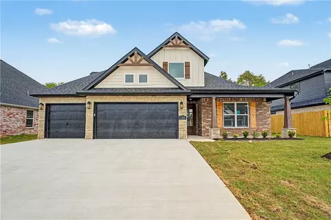 1310 Josephine Dr, Centerton, AR 72719