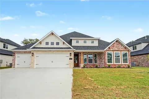1320 Josephine Dr, Centerton, AR 72719