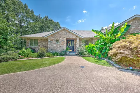 50 Eriboll Ln, Bella Vista, AR 72715