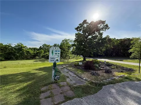 8 S Hills Loop, Holiday Island, AR 72631