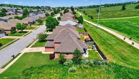6305 S 36th St, Rogers, AR 72758