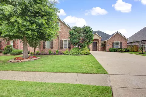 4312 W Woodview Dr, Rogers, AR 72758