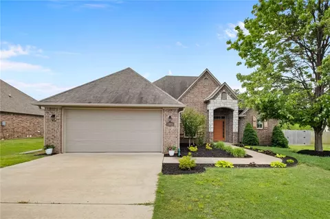 3909 SW Flatrock Ave, Bentonville, AR 72713