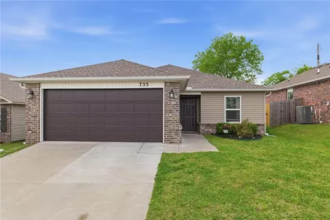 733 S Jaybird Ln, Fayetteville, AR 72701