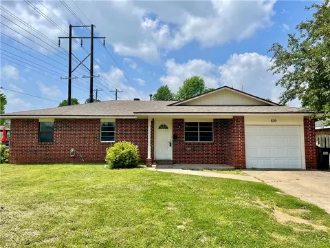 810 Gwen St, Springdale, AR 72762