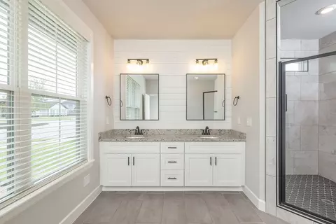 Bath - 1101 Silver Maple St, Centerton, AR 72719 photo 3 of 6