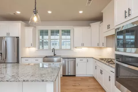 Kitchen - 1101 Silver Maple St, Centerton, AR 72719 photo 3 of 4