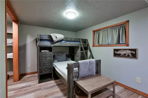 Bedroom - 27527 Hock Ln, Eagle Rock, MO 65641 photo 10 of 11