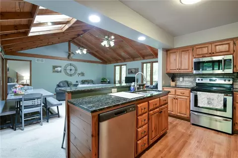 Kitchen - 27527 Hock Ln, Eagle Rock, MO 65641 photo 1 of 4
