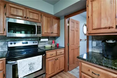 Kitchen - 27527 Hock Ln, Eagle Rock, MO 65641 photo 4 of 4