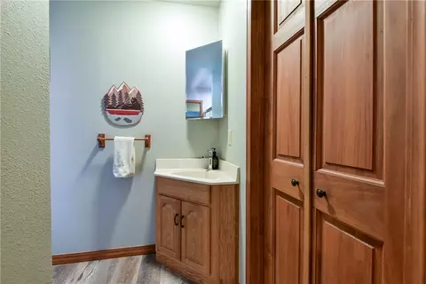 Bath - 27527 Hock Ln, Eagle Rock, MO 65641 photo 3 of 6