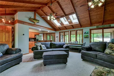 Living - 27527 Hock Ln, Eagle Rock, MO 65641 photo 3 of 4