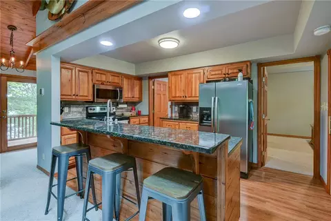 Kitchen - 27527 Hock Ln, Eagle Rock, MO 65641 photo 2 of 4