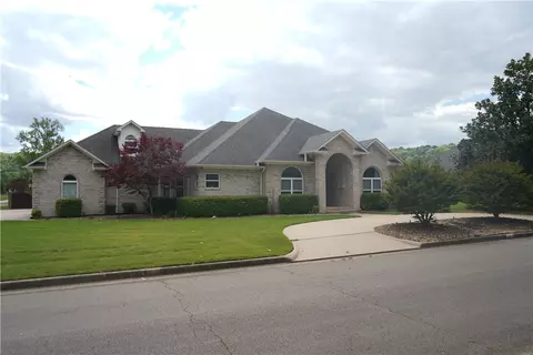2303 W 7th St, Russellville, AR 72801
