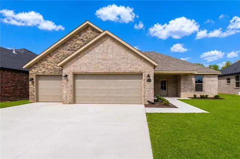 2104 N Dagan St, Siloam Springs, AR 72761