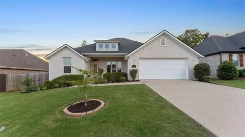 2733 N Grey Squirrel Dr, Fayetteville, AR 72704