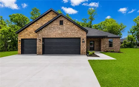 2101 N Dagan St, Siloam Springs, AR 72761