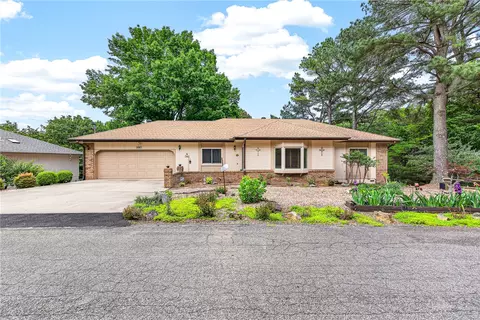 110 Salen Ln, Bella Vista, AR 72715