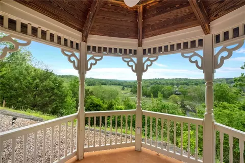 7 Summers Ln, Bella Vista, AR 72715