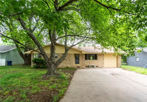 215 W Highland St, Siloam Springs, AR 72761