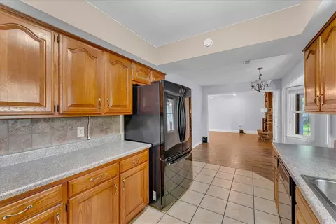 Kitchen - 4203 Tomahawk Cir, Springdale, AR 72764 photo 2 of 2