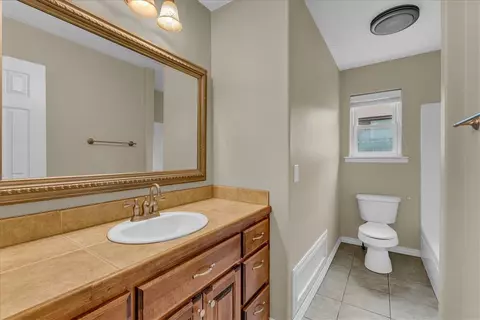 Bath - 4203 Tomahawk Cir, Springdale, AR 72764 photo 3 of 4
