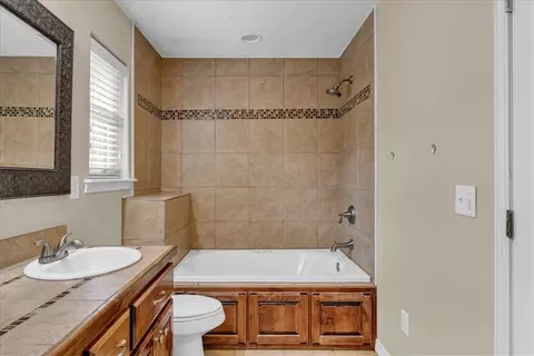 Bath - 4203 Tomahawk Cir, Springdale, AR 72764 photo 2 of 4