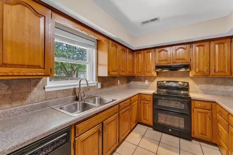 Kitchen - 4203 Tomahawk Cir, Springdale, AR 72764 photo 1 of 2