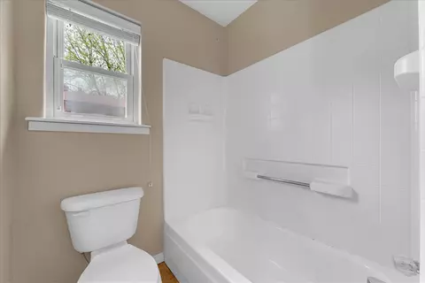 Bath - 4203 Tomahawk Cir, Springdale, AR 72764 photo 4 of 4