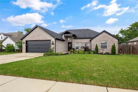 313 N Tacoma St, Farmington, AR 72730