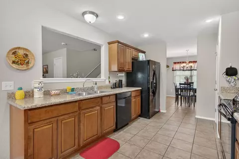 Kitchen - 6527 Huntington Ct, Fort Smith, AR 72916 photo 2 of 2