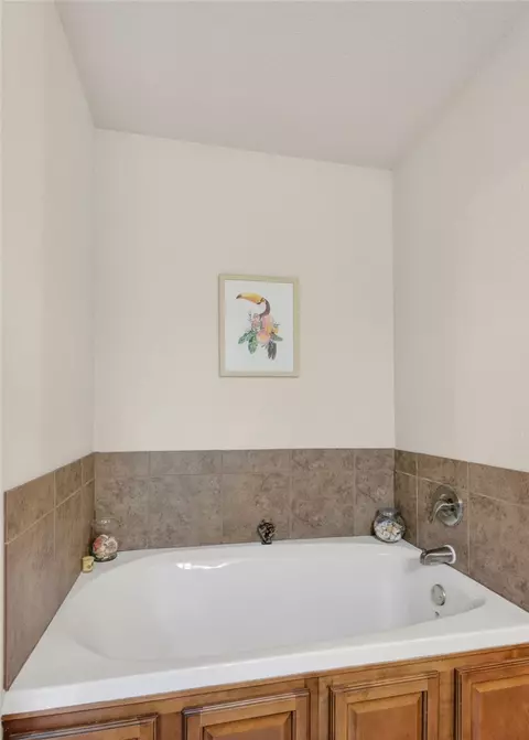 Bath - 6527 Huntington Ct, Fort Smith, AR 72916 photo 3 of 4