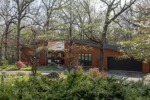 2700 Rosewood Dr, Fayetteville, AR 72703
