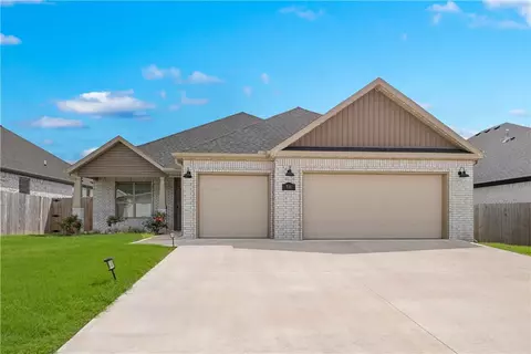711 Merryfield St, Bentonville, AR 72713