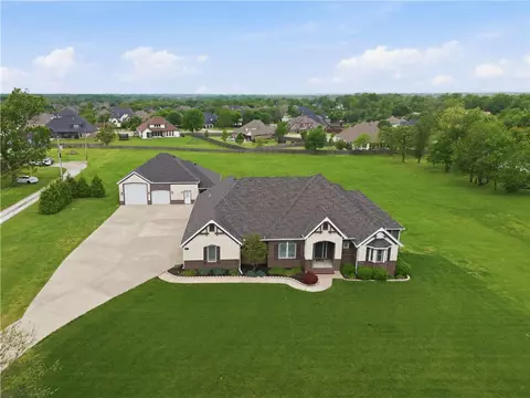 571 S Rainbow Rd, Cave Springs, AR 72718