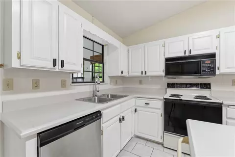 Kitchen - 1238 N Centennial Ave, West Fork, AR 72774 photo 3 of 5