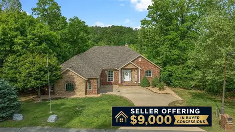 9877 Admiral Dr, Rogers, AR 72756