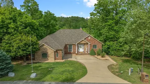 9877 Admiral Dr, Rogers, AR 72756