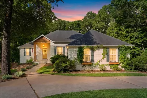 13246 Loganberry Ln, Bentonville, AR 72712