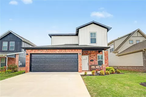 1716 W Broadway Pl, Rogers, AR 72758