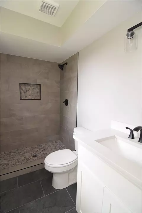 Bath - 509 N 511 N 37th St, Rogers, AR 72756 photo 5 of 6