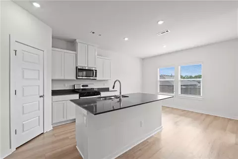 Kitchen - 3827 Pinecrest St, Springdale, AR 72764 photo 1 of 4