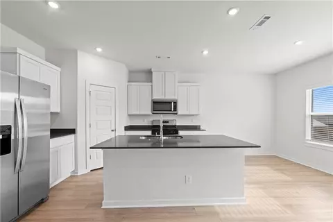 Kitchen - 3827 Pinecrest St, Springdale, AR 72764 photo 2 of 4